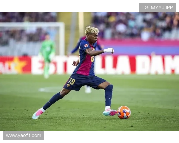 亚马尔父亲多次挑衅贝蒂斯球迷最终被安保带离看台引发轩然大波 亚马尔父亲多次挑衅贝蒂斯球迷最终被安保带离看台引发轩然大波