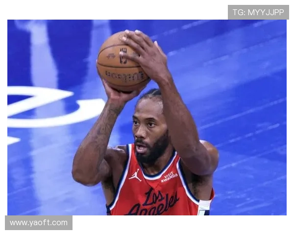 伦纳德今日狂砍45分7篮板延续火热状态6连胜期间场均39分表现惊艳